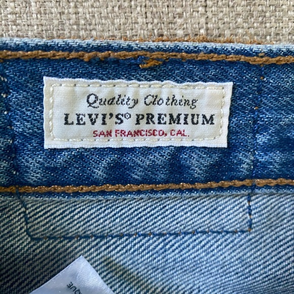 Levi’s 501 Distressed Relaxed Skinny Jean - Picture 5 of 6